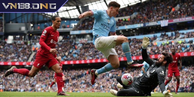 Defender ở hành lang biên ngăn chặn tấn công từ đối phương