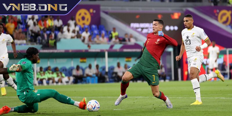 Midfielder thi đấu tấn công bên cánh